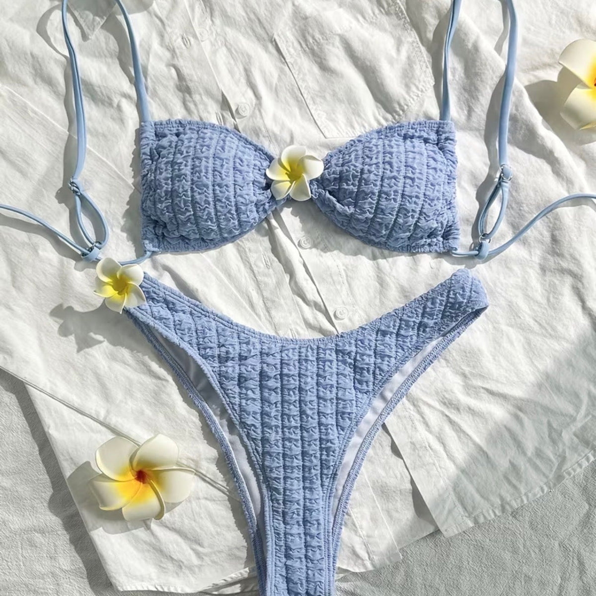 Bikini Celeste textura y Flor